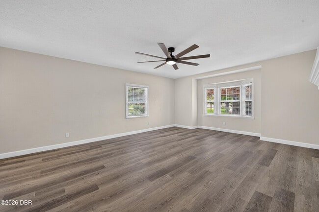 Building Photo - 398 Golf Blvd