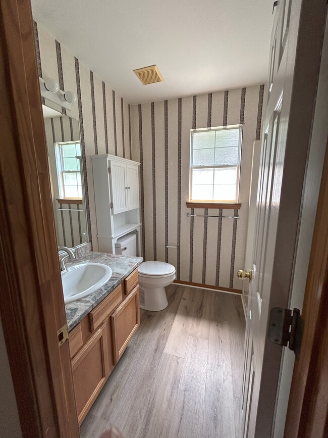 Building Photo - 836 Stonegate Ct