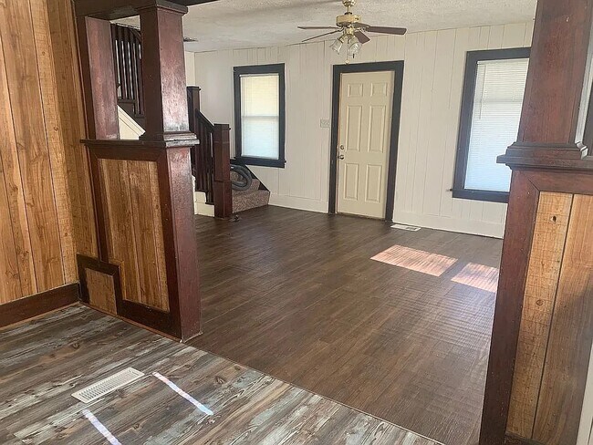 Building Photo - 2230 S 6th St