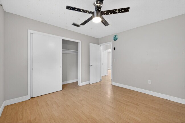 Building Photo - 6219 SW 20th Ct