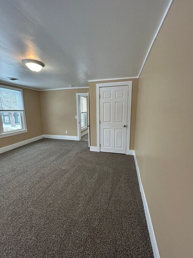 Building Photo - 401 Hannibal St