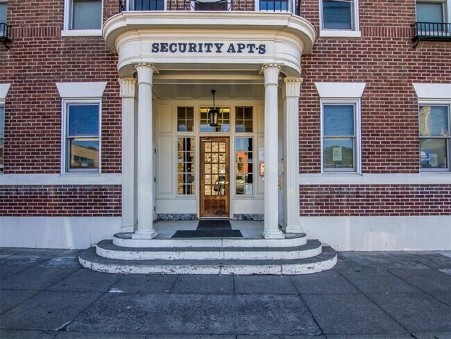 Primary Photo - 130 SW Court St