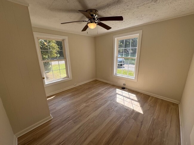 Building Photo - Renovated 3/1 House in North Rome- $1,195