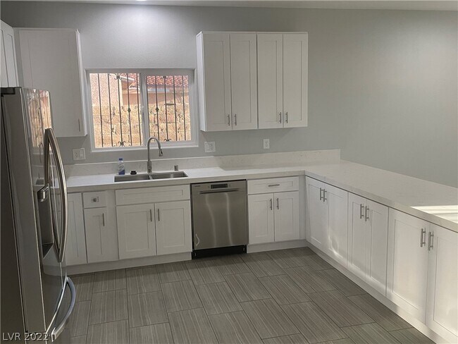 Building Photo - 4966 Andover Dr