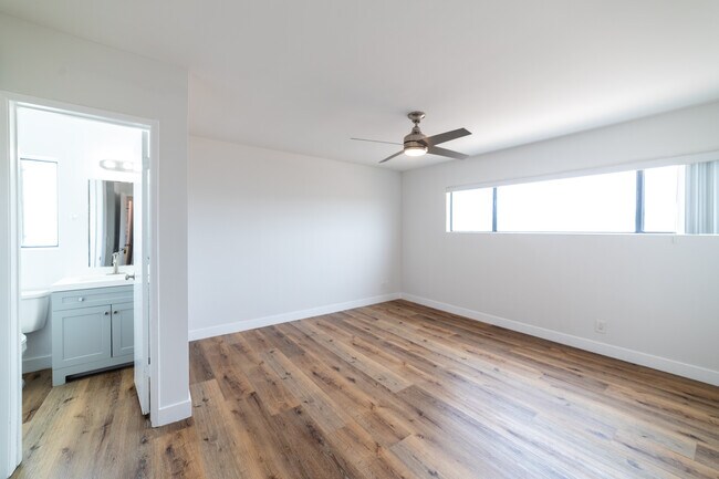 Building Photo - 2233 Ridgeley Dr