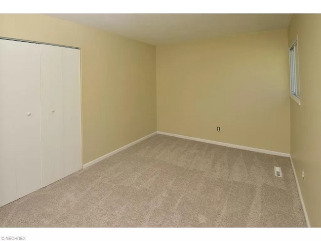 Building Photo - 25240 Sandhurst Rd