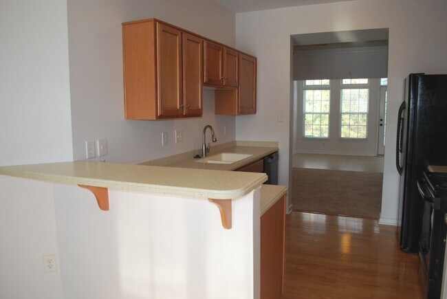 Building Photo - -- AVAILABLE SOON!  SPACIOUS 3 BED 2.5 BAT...