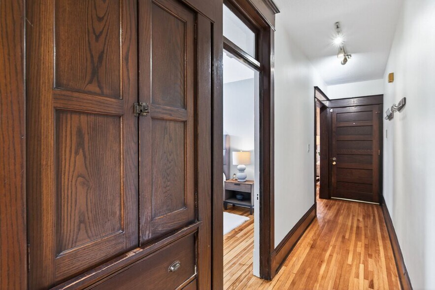 Building Photo - 722 Grand Ave