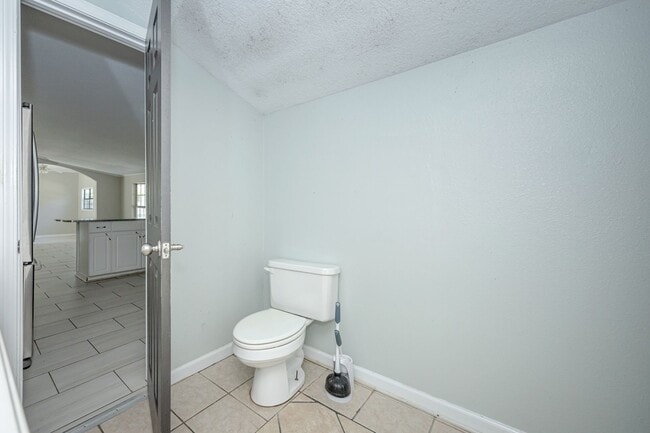 Building Photo - Charming 4-Bedroom, 2-Bath Home in a Prime Location