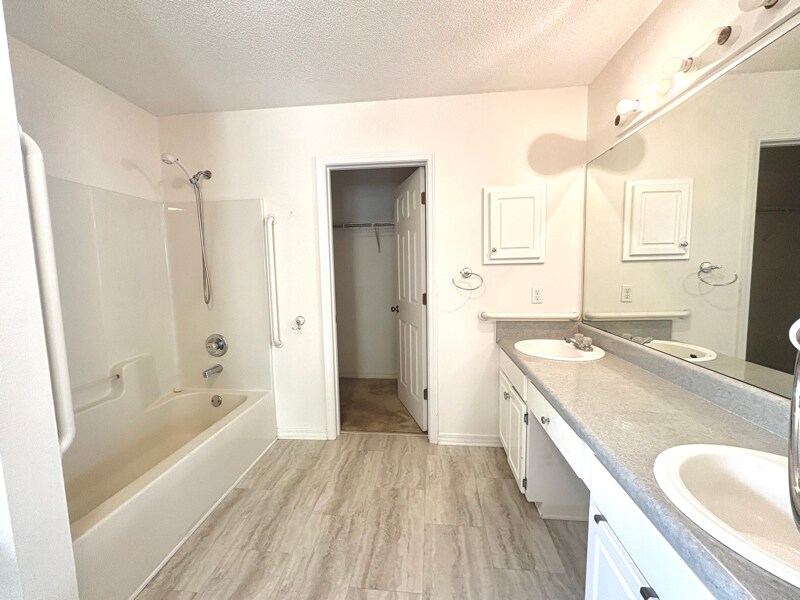 Building Photo - 6879 Cedar Ridge Cir