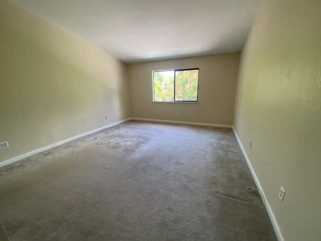Building Photo - Danville Brookview Duet Townhouse 4 Br., 2...