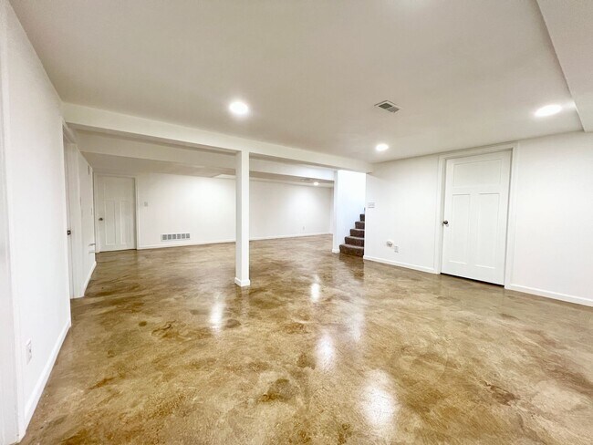 Building Photo - 1515 Mautenne Dr