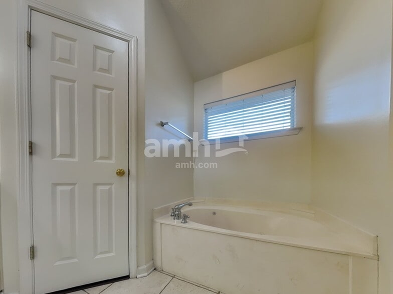 Building Photo - 4082 Colton Dr