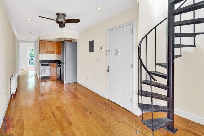 Primary Photo - 343 E 5th St