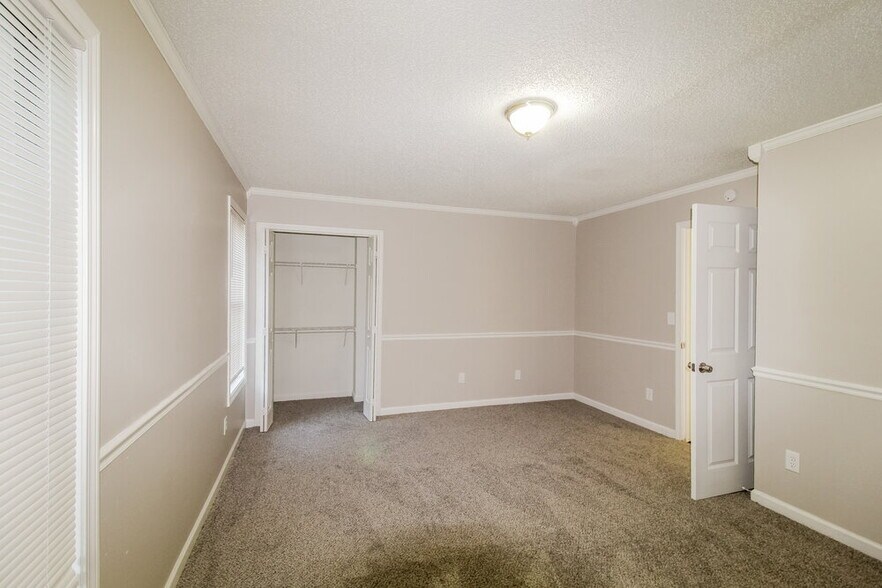 Building Photo - 271 Keller Dr