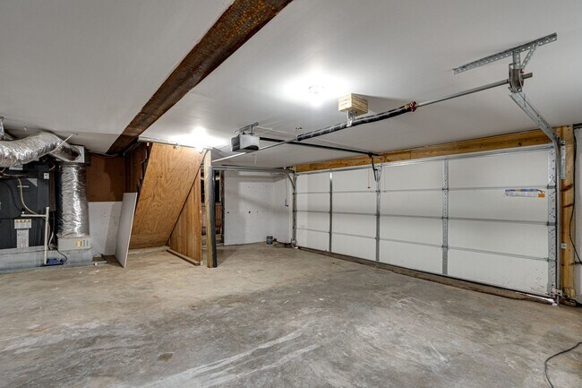 Building Photo - Three Bedroom Two Bathroom House For Rent