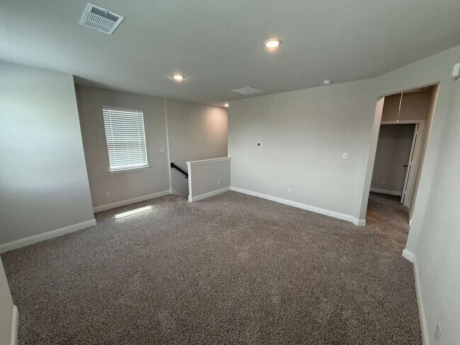 Building Photo - 517 Lana Dr