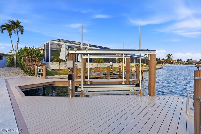 Building Photo - 339 Landmark St