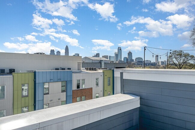 Building Photo - 1659 Duckworth Ave