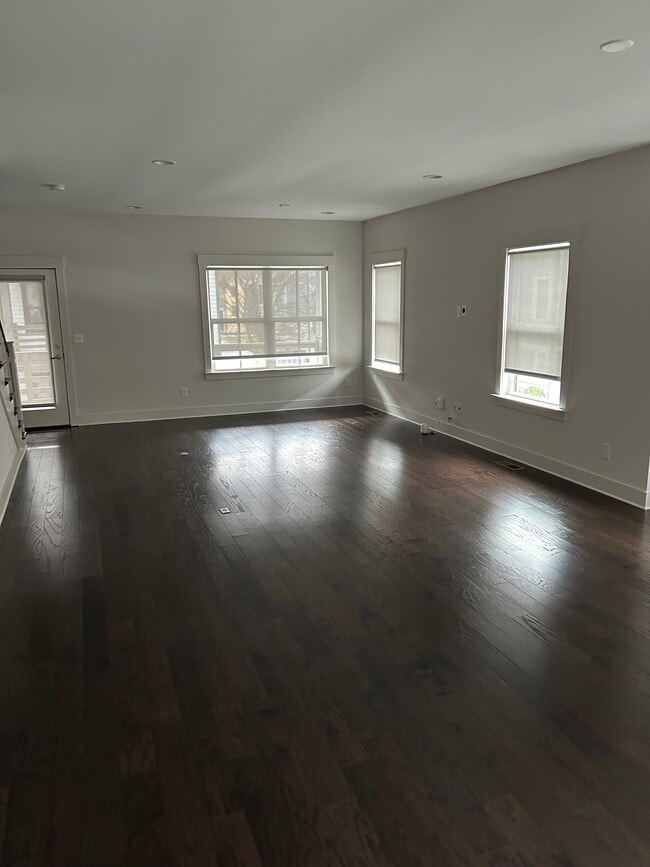 Building Photo - 606 Centerpoint Ln