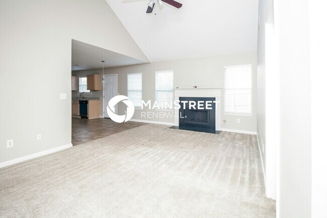 Building Photo - 3 Bedroom Pet-Friendly Home in Lithonia, GA with Main Street Renewal