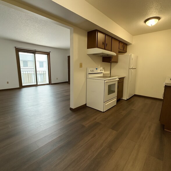 Primary Photo - 906 Cedar River Dr