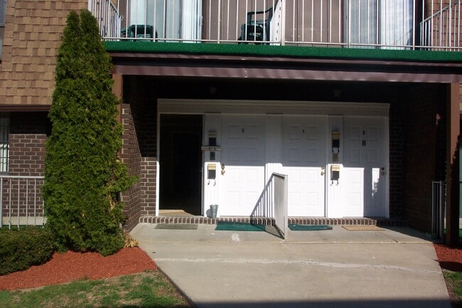 Condo Entrance, Lower floor - 424 Carpenter Avenue