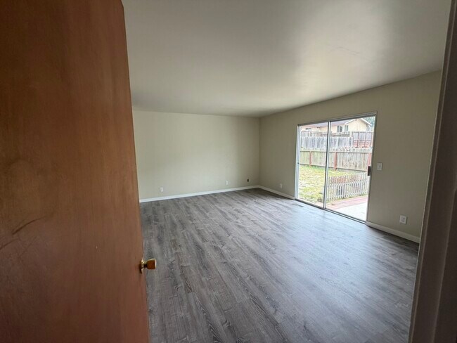 Building Photo - 3006 Vera Ln
