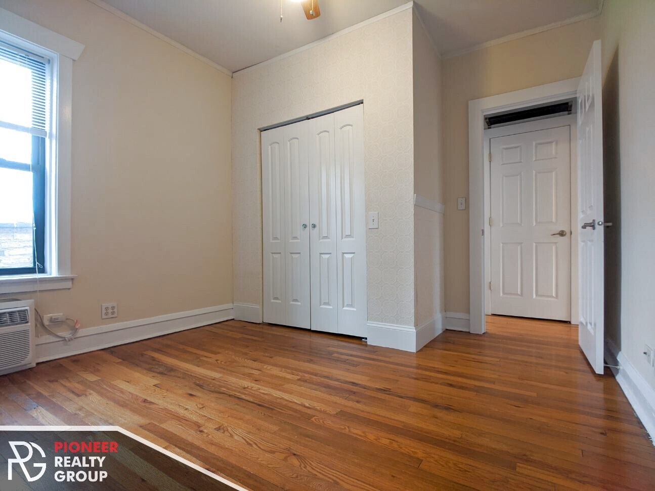 Building Photo - 736 W Addison St