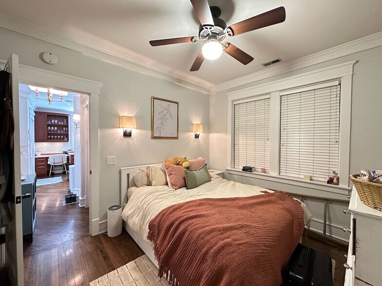 Building Photo - 1410 W Cornelia Ave