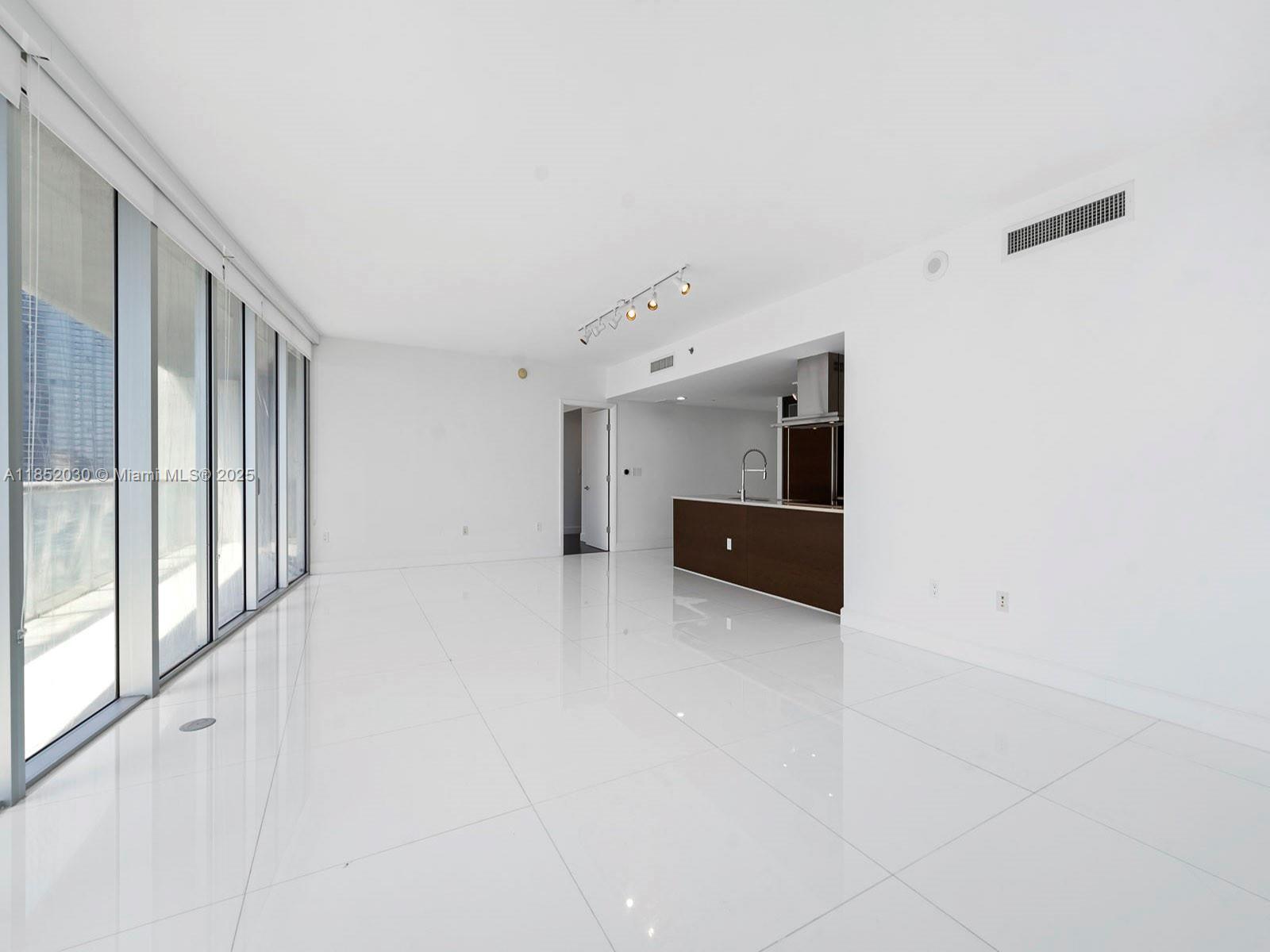 Building Photo - 495 Brickell Ave