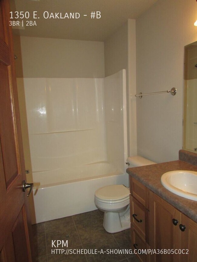 Building Photo - 1350 E. Oakland-#B