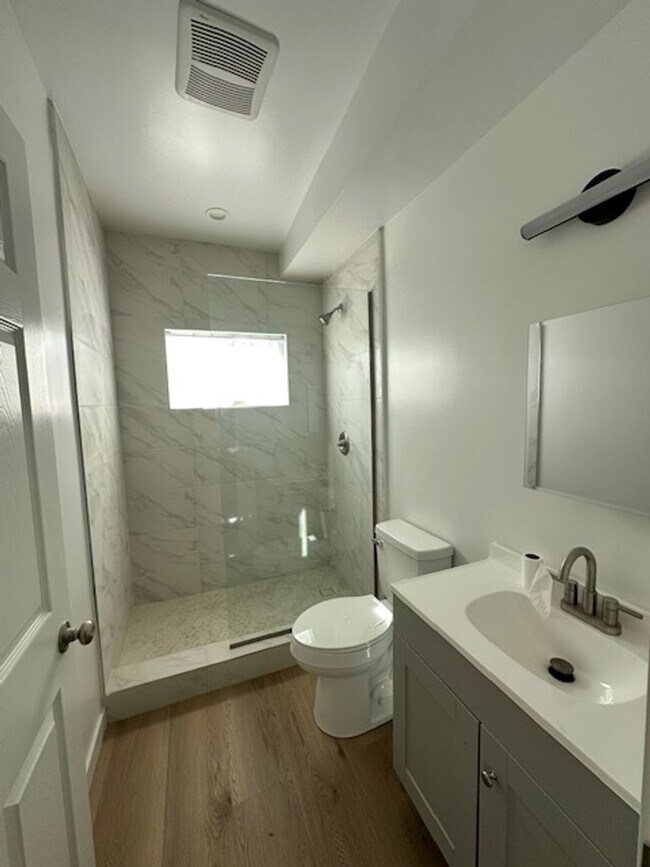 Building Photo - Looking for comfort, privacy, and modern l...