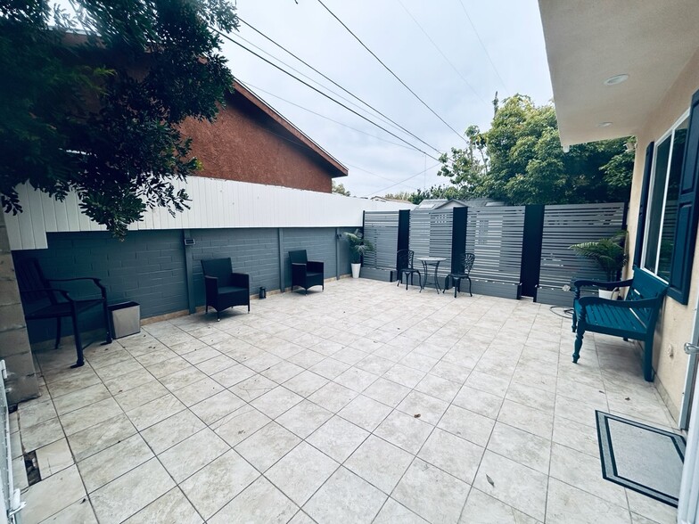 Building Photo - 13859 Valerio St