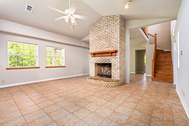 Building Photo - 936 Girls Ranch Rd