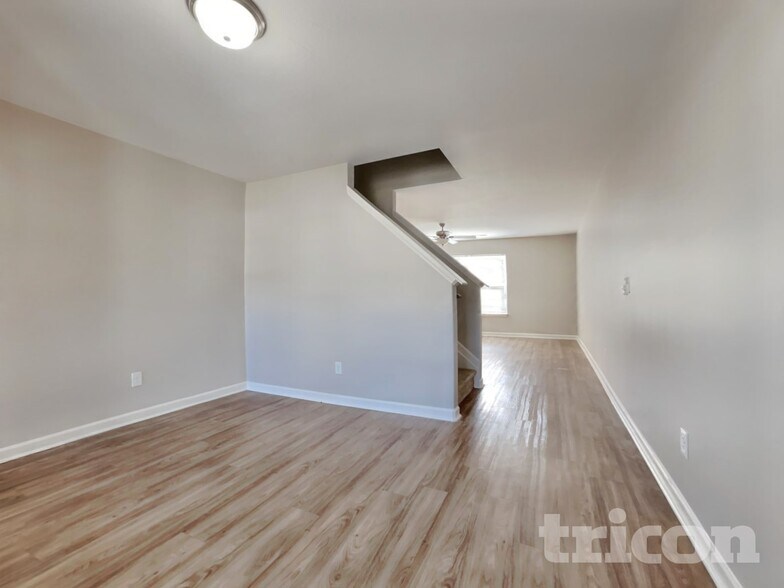 Building Photo - 1925 Buffalo Way