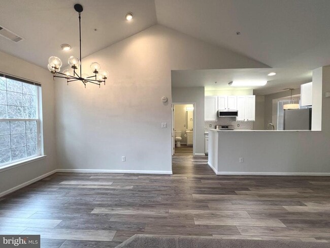 Building Photo - 5000 Hollington Dr