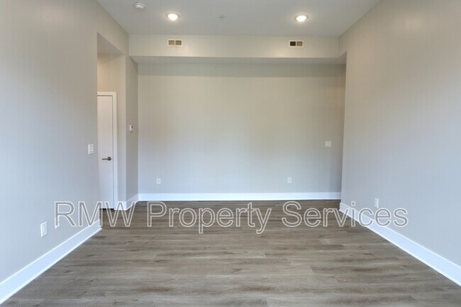 Building Photo - 4000 W Girard Ave