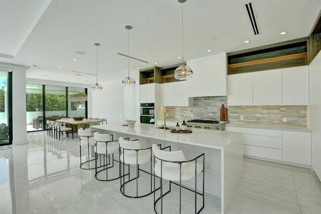 Building Photo - 1111 SE 9th Ave