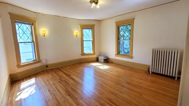 Building Photo - 2204 Emerson Ave S