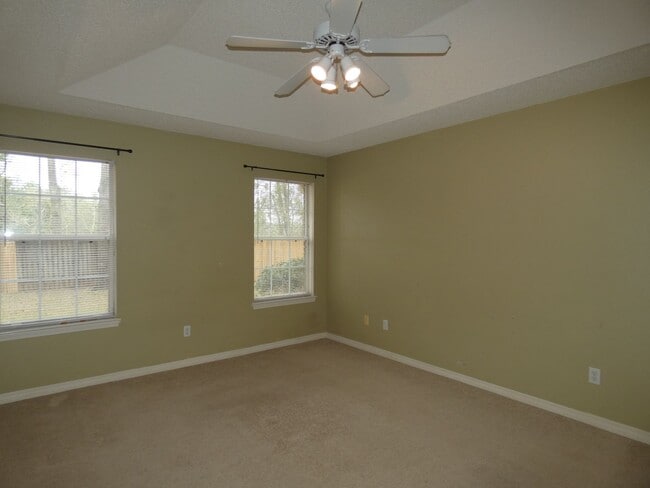 Building Photo - Spacious 3-Bedroom Home