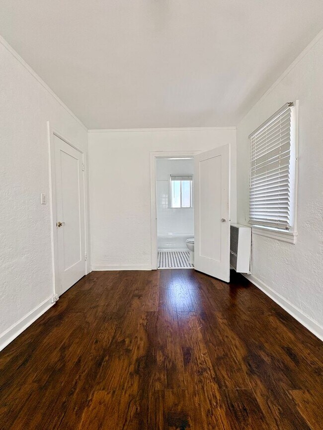 Building Photo - 1801 W 39th St