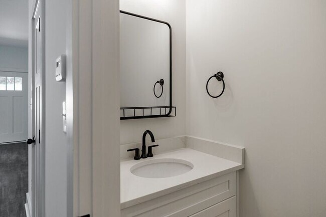 Building Photo - 232 Vine St