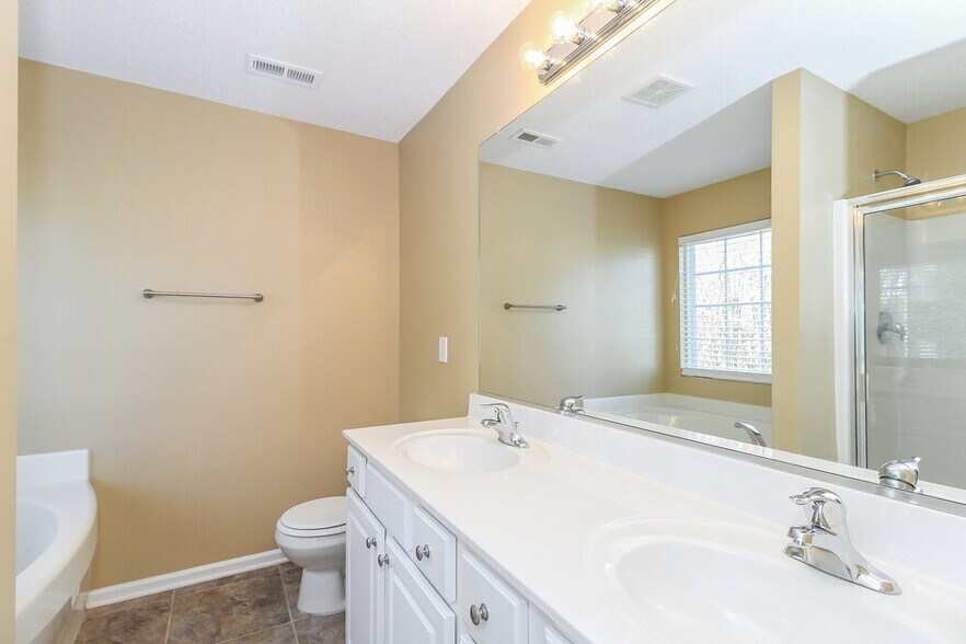 Building Photo - 300 Creekview Dr