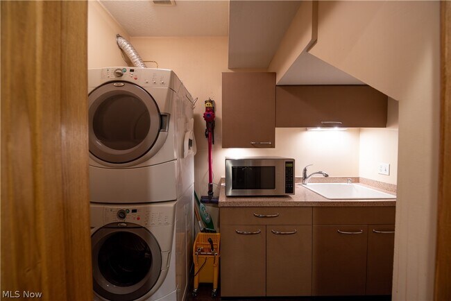 Building Photo - 1237 Washington Ave