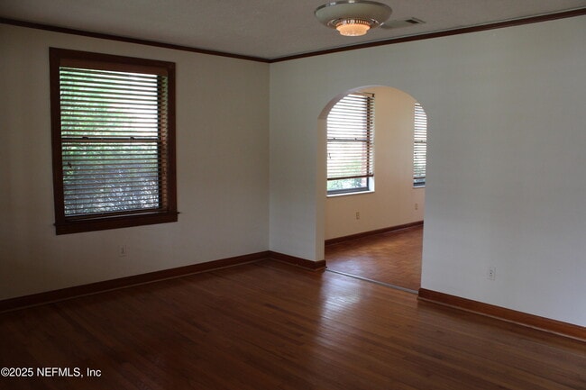Building Photo - 1391 River Hills Ct