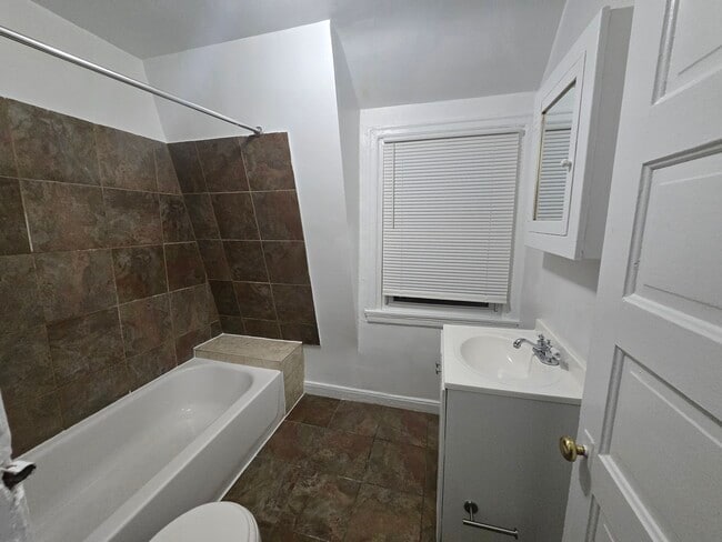 Building Photo - 3413 W 10th St