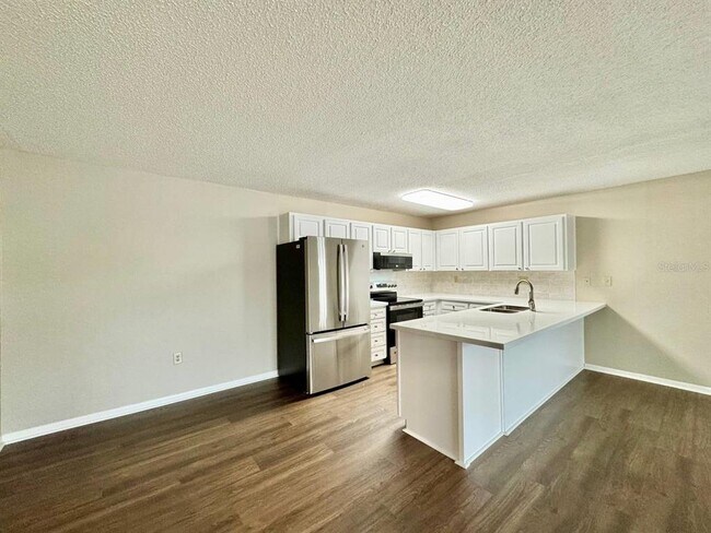 Building Photo - 3323 Crystal Ct E