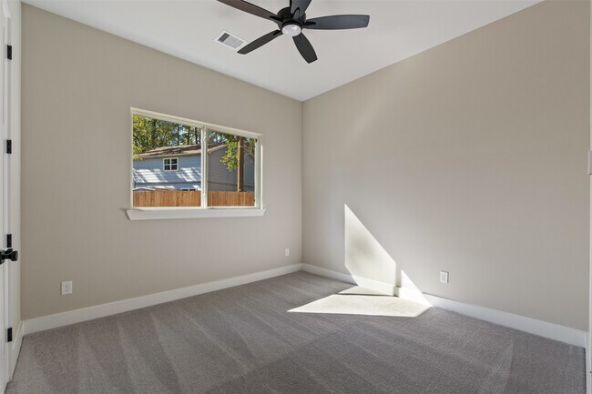 Building Photo - 15109 Paradise Ct