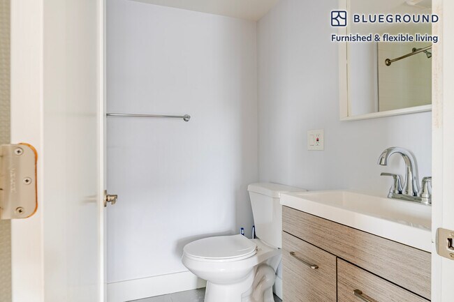 Building Photo - 1008 Winthrop Ave